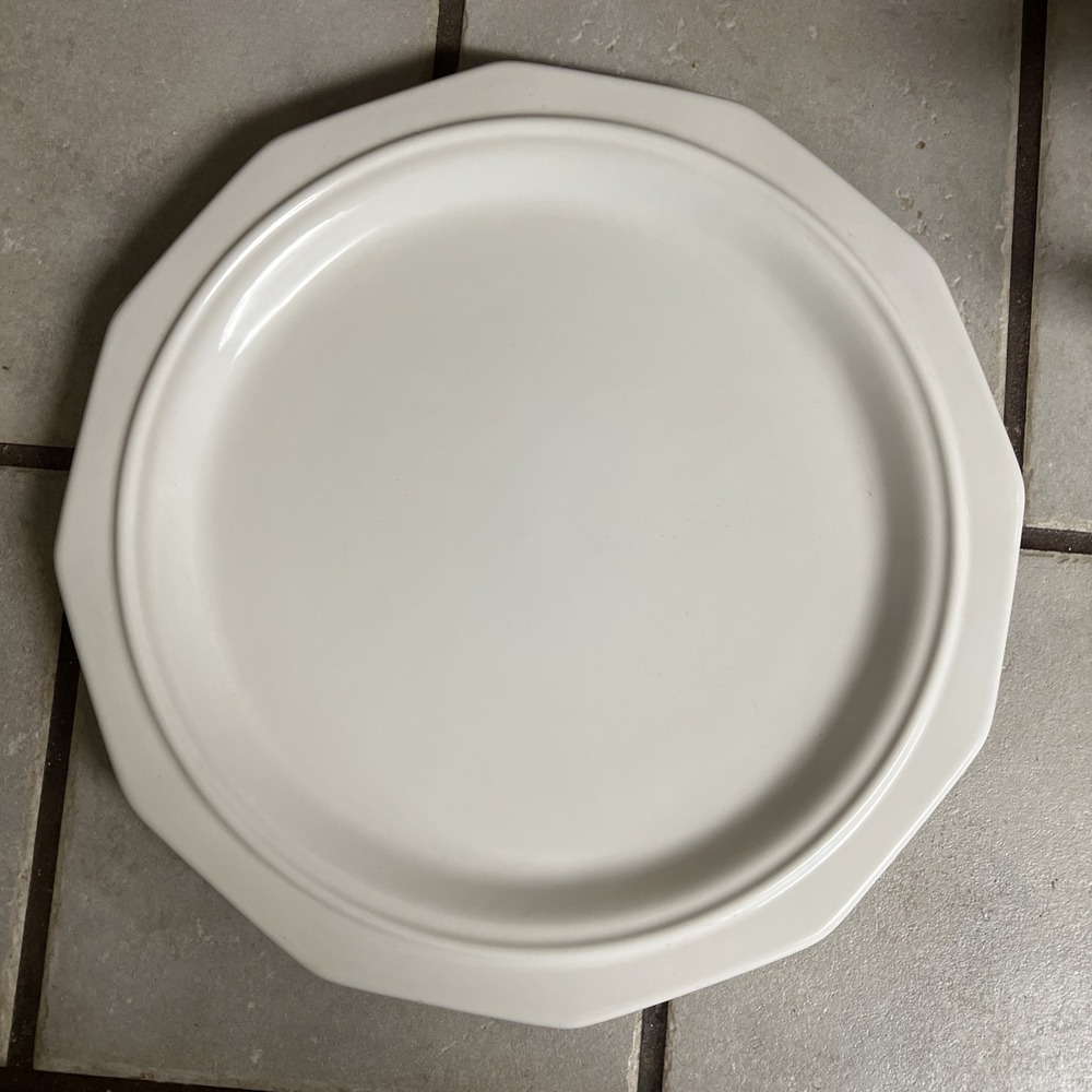 Pfaltzgraff Heritage White Stoneware Octagonal Dinner Plate Vintage 10 3/8 Inch